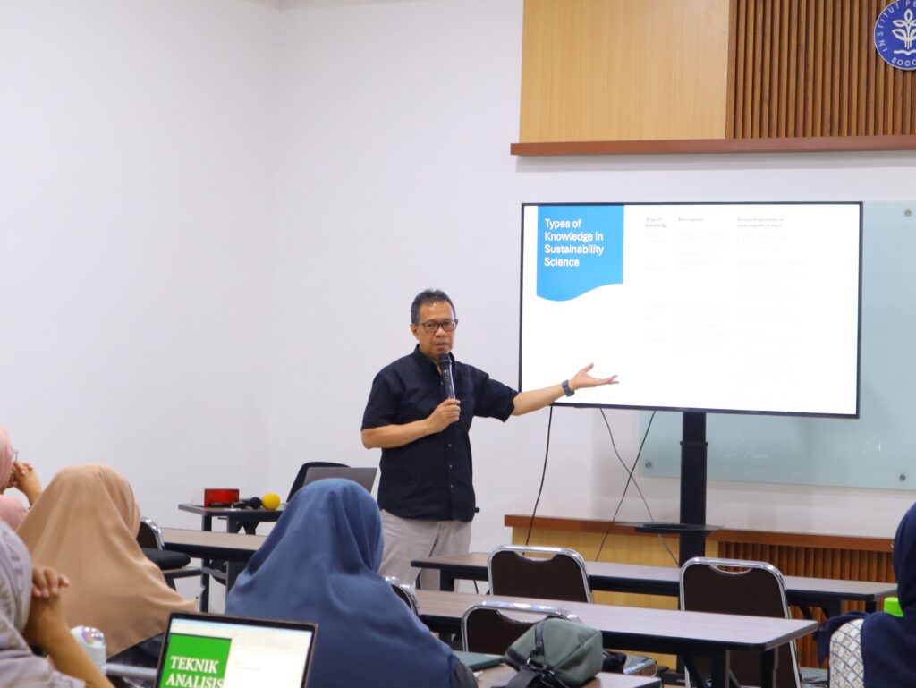 Pelatihan P3SDALB dengan narasumber Prof. Akhmad Fauzi